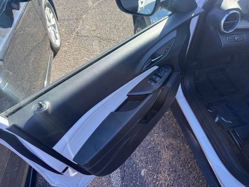 Used 2025 Chevrolet Trax LT w/ LT Convenience Package image 20