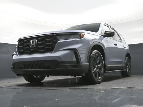 Used 2025 Honda Pilot Sport image 27