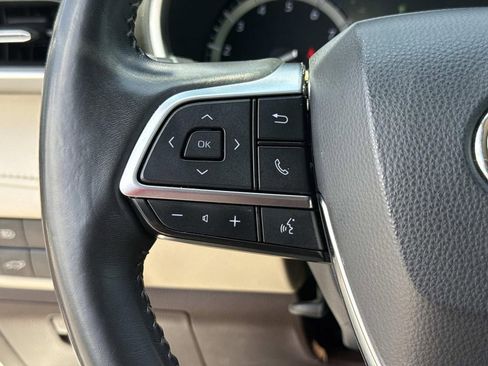 Used 2021 Toyota Highlander XLE FWD image 46