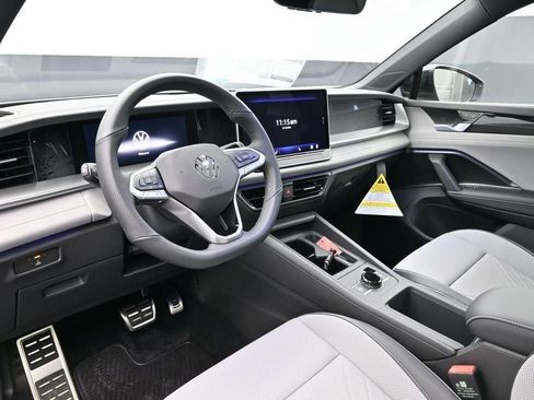 New 2026 Volkswagen Tiguan SE R-Line FWD image 7