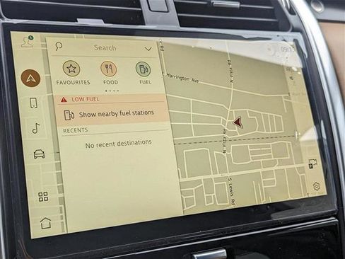 New 2024 Land Rover Discovery Metropolitan Edition image 13