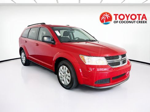 Used 2019 Dodge Journey SE FWD image 1