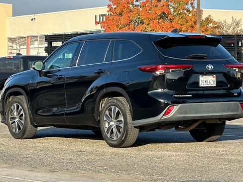 Used 2021 Toyota Highlander XLE image 6