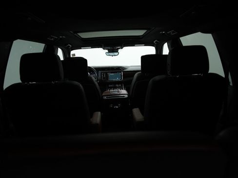 Used 2024 GMC Yukon XL Denali Ultimate AWD/4WD image 15