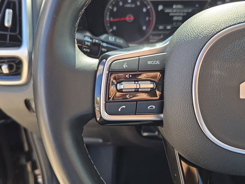 Certified 2022 Kia Sorento SX image 31