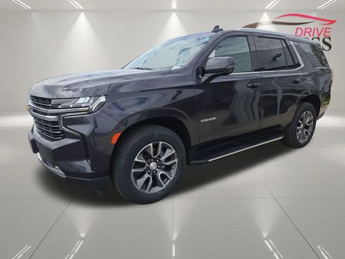 Certified 2022 Chevrolet Tahoe LT w/ Luxury Package AWD/4WD image 4