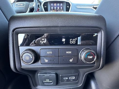 Used 2023 GMC Acadia Denali w/ Denali Ultimate Package AWD/4WD image 29