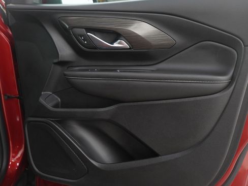 Used 2022 GMC Terrain SLE w/ Driver Convenience Package image 9