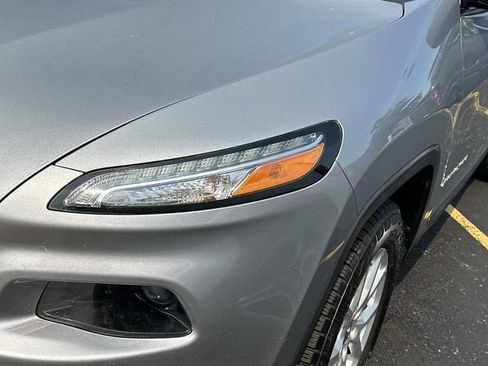 Used 2014 Jeep Cherokee Latitude w/ Cold Weather Group AWD/4WD image 7