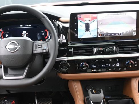 New 2026 Nissan Pathfinder Platinum AWD/4WD image 13