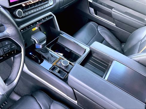 Used 2024 Toyota Sequoia Platinum image 21