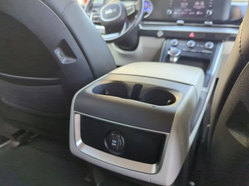 Used 2023 Kia Carnival LX FWD image 25