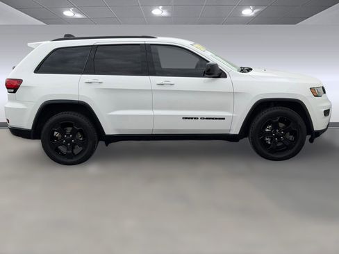 Used 2019 Jeep Grand Cherokee Laredo image 6
