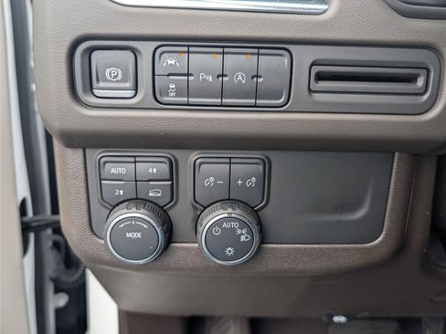 Used 2024 Chevrolet Tahoe LT AWD/4WD image 24