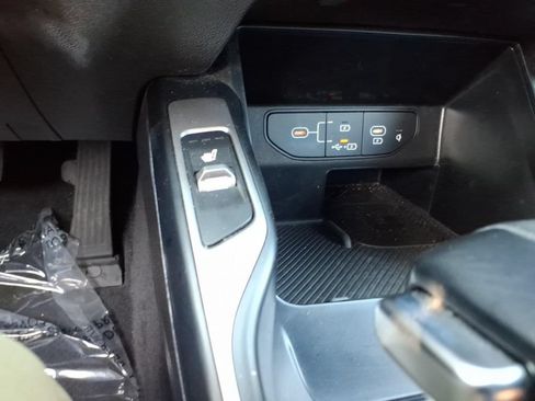 Used 2024 Kia Sorento S FWD image 15
