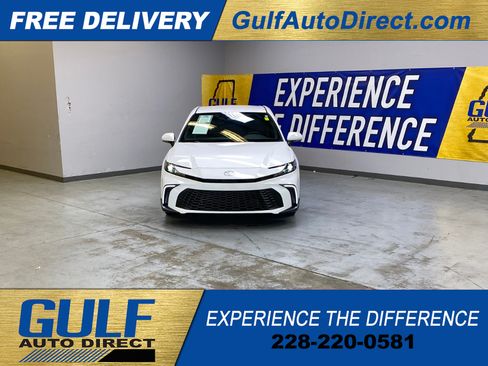 Used 2025 Toyota Camry SE w/ Convenience Package FWD image 3