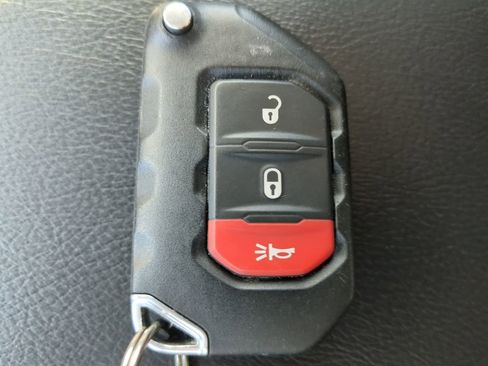 Used 2017 Jeep Wrangler Sahara w/ Connectivity Group image 29