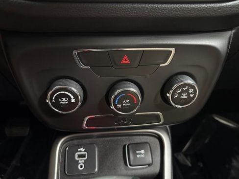 Used 2018 Jeep Compass Sport FWD image 18