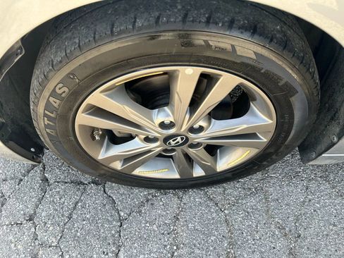 Used 2017 Hyundai Elantra SE FWD image 20