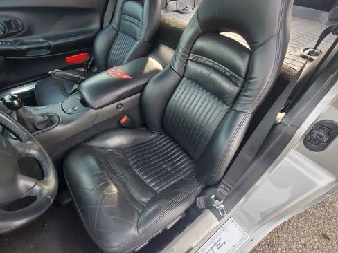 Used 2004 Chevrolet Corvette Coupe w/ Preferred Equipment Group image 19