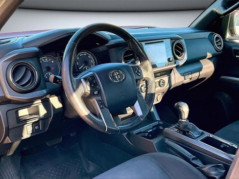 Used 2018 Toyota Tacoma TRD Off-Road image 16