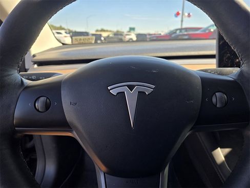 Used 2021 Tesla Model Y Long Range image 16