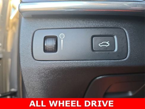 Used 2019 Volvo XC90 T6 Momentum image 28