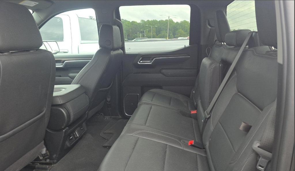 Used 2025 GMC Sierra 1500 SLT AWD/4WD image 10