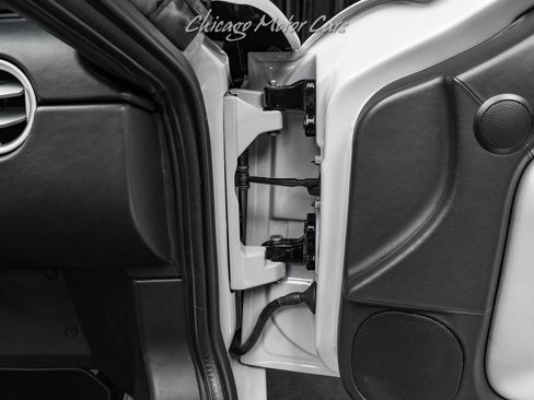 Used 2005 Ford GT RWD image 27