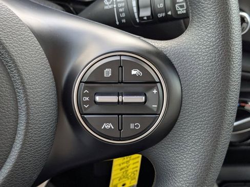 Certified 2025 Kia Soul LX w/ LX Technology Package FWD image 25