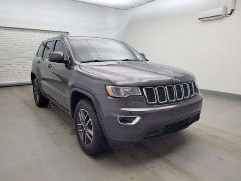 Used 2020 Jeep Grand Cherokee Laredo w/ 18" Wheel & 8.4" Radio Group AWD/4WD image 13