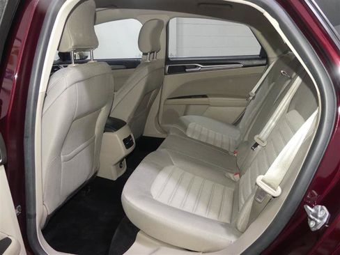Used 2018 Ford Fusion SE w/ Fusion SE Technology Package FWD image 26