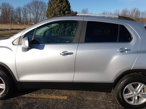 Used 2018 Chevrolet Trax LT w/ LT Convenience Package image 31