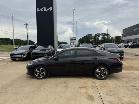 Used 2023 Hyundai Elantra SEL w/ Convenience Package FWD image 28