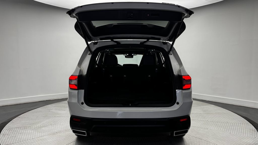 Certified 2025 Honda Pilot Black Edition image 45
