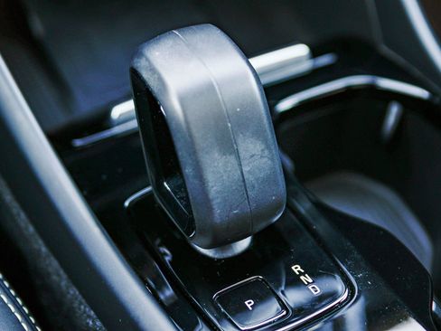 Used 2023 Volvo XC40 Recharge Plus image 24