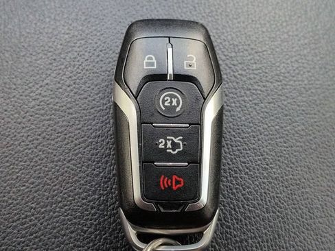 Used 2017 Ford Explorer XLT w/ Equipment Group 202A FWD image 30