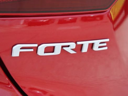 Used 2022 Kia Forte LXS FWD image 6
