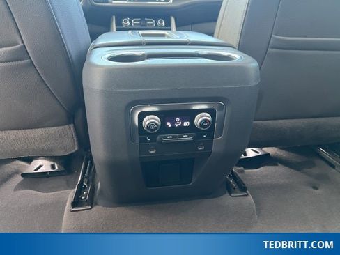 Used 2021 GMC Yukon XL Denali image 15