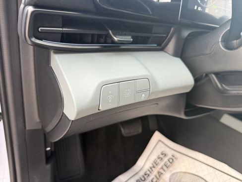 Used 2024 Hyundai Elantra Limited image 20