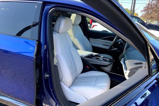 Used 2024 Cadillac Lyriq Sport AWD/4WD image 6
