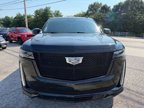 Used 2022 Cadillac Escalade ESV Sport Platinum w/ LPO, ONYX Package image 2