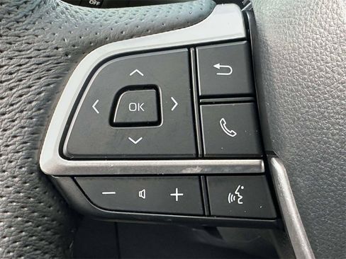 Used 2025 Toyota Sienna Platinum image 36