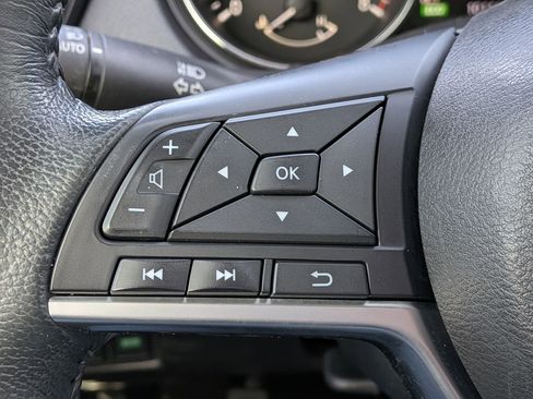 Used 2018 Nissan Rogue SV image 29