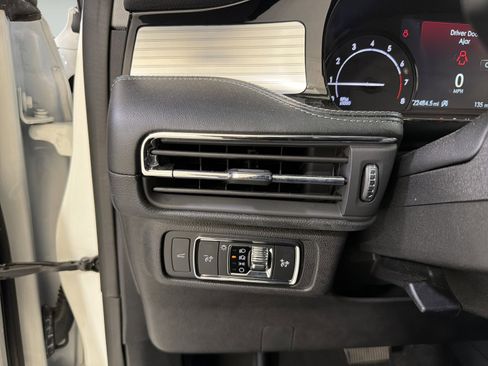 Used 2022 Lincoln Corsair FWD image 19