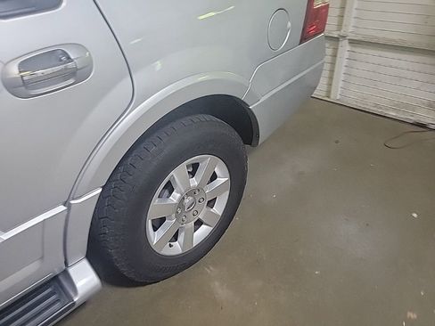 Used 2010 Ford Expedition Limited image 17