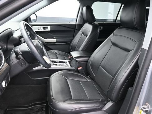 Used 2022 Ford Explorer Limited w/ Equipment Group 301A AWD/4WD image 23