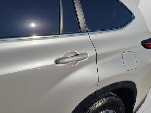 Used 2023 Toyota Highlander XLE FWD image 27