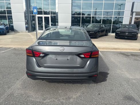 Used 2025 Nissan Altima 2.5 SV FWD image 9