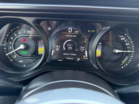 Used 2025 Jeep Wrangler Unlimited Sahara AWD/4WD image 40